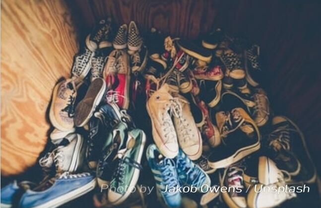 Kanan, Reni dan Kiri (Berdiri di Atas Sepatu Sendiri)