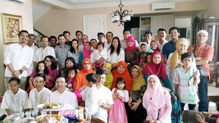 Menyebarkan Kebaikan Melalui Hal Kecil Ketika Mencuci Peralatan Makan Di Rumah Nenek