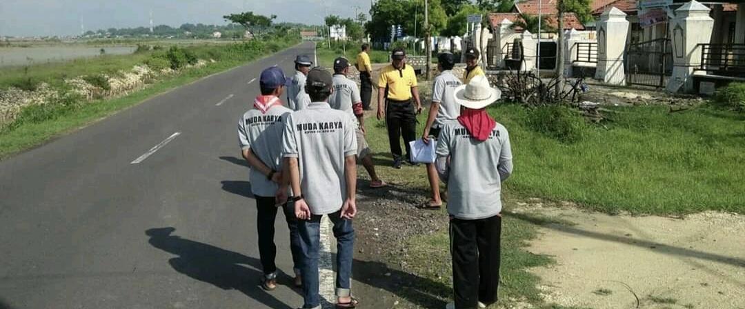Bersih-bersih Demi Kenyamanan Warga Desa
