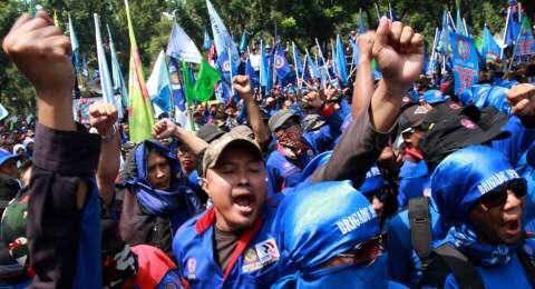 Buruh Minta Libur, Upah & THR Penuh, Pengusaha: Teori Apa Itu