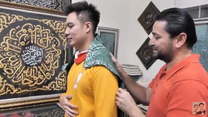 Kiano Dikasih Hadiah Kiswah Penutup Makam Rasulullah, Baim Wong : Syirik Enggak Ya ?