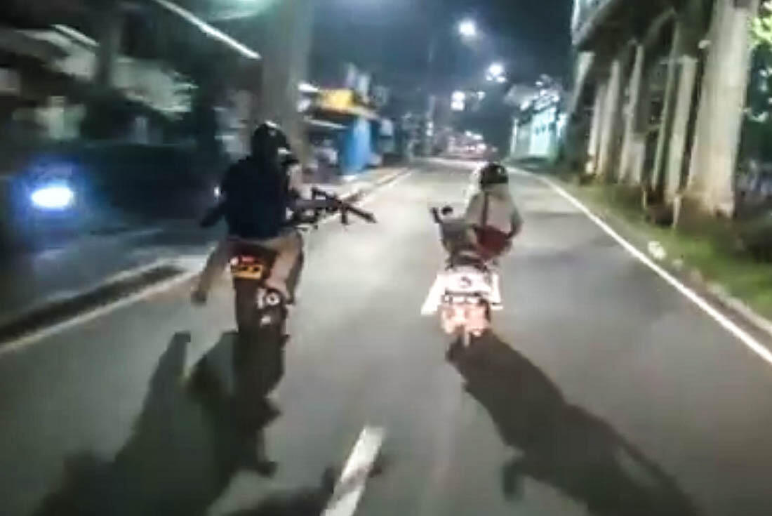 Viral Video Anggota Polisi Tembak-Tembakan Dengan Pelaku Begal Di Jakarta
