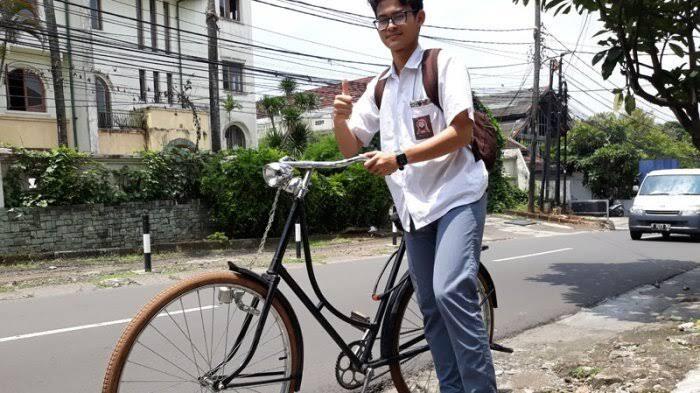 MENYINGKIRKAN EGOISME, MEMBUKA JALAN UNTUK SESAMA