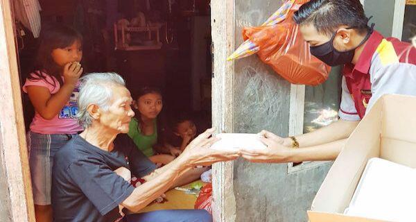 Kebaikan Kecil Membagikan Gula Merah Untuk Warga Komplek Yang Berdampak Besar