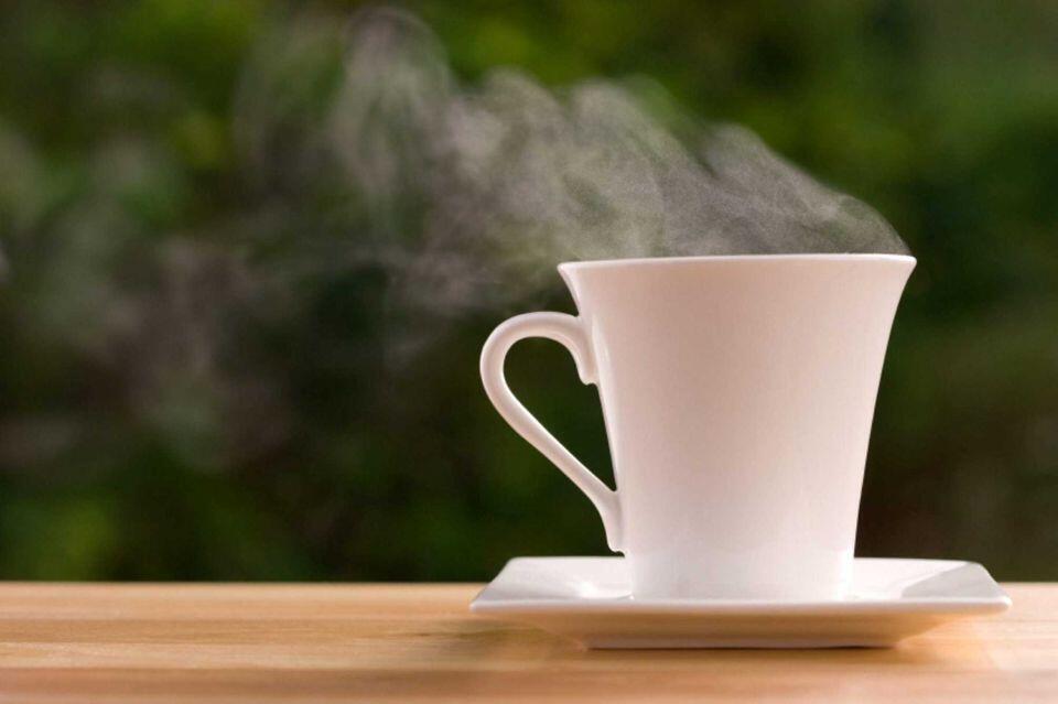 Jangan Lupa Minum Air Hangat Saat Sahur, Dan Rasakan 7 Manfaatnya!