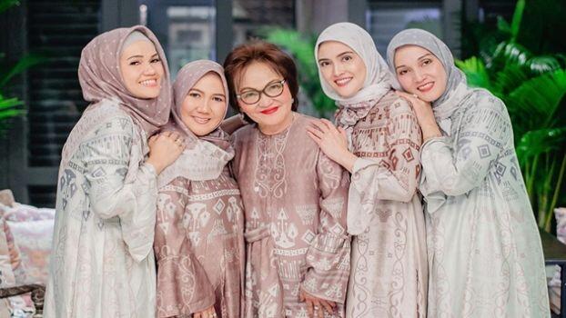 Gak Nyangka Udah Cantik, Shandy Aulia & Keluarga Saat Buka Puasa Sangat Toleransi