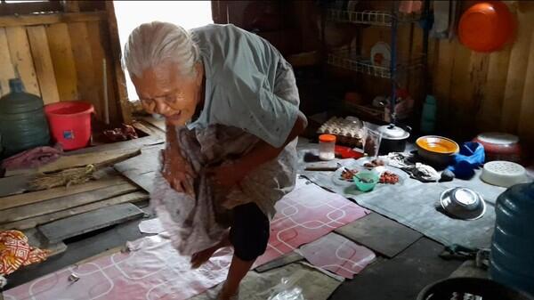 Curahan Hati Nenek di Jambi Bertahan Hidup dari Uluran Tangan Tetangga