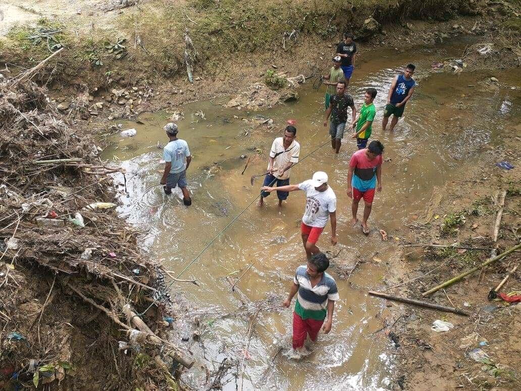 Bersih-bersih Saluran Air, Oleh Pemuda Demi Warga