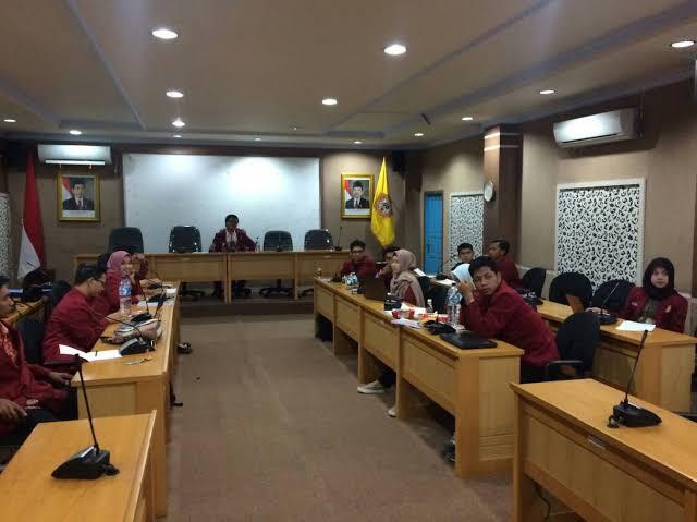 Karena Berbeda Organisasi Ekstra Kampus Kita Berpisah