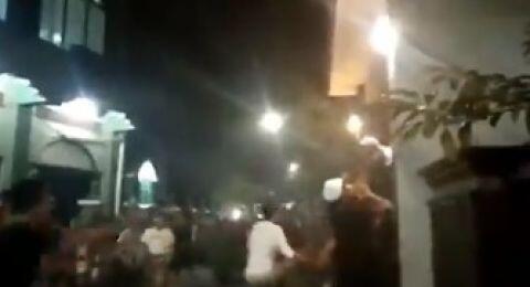 Video Warga Ngamuk di Depan Masjid, Diduga Akibat Dilarang Salat Tarawih