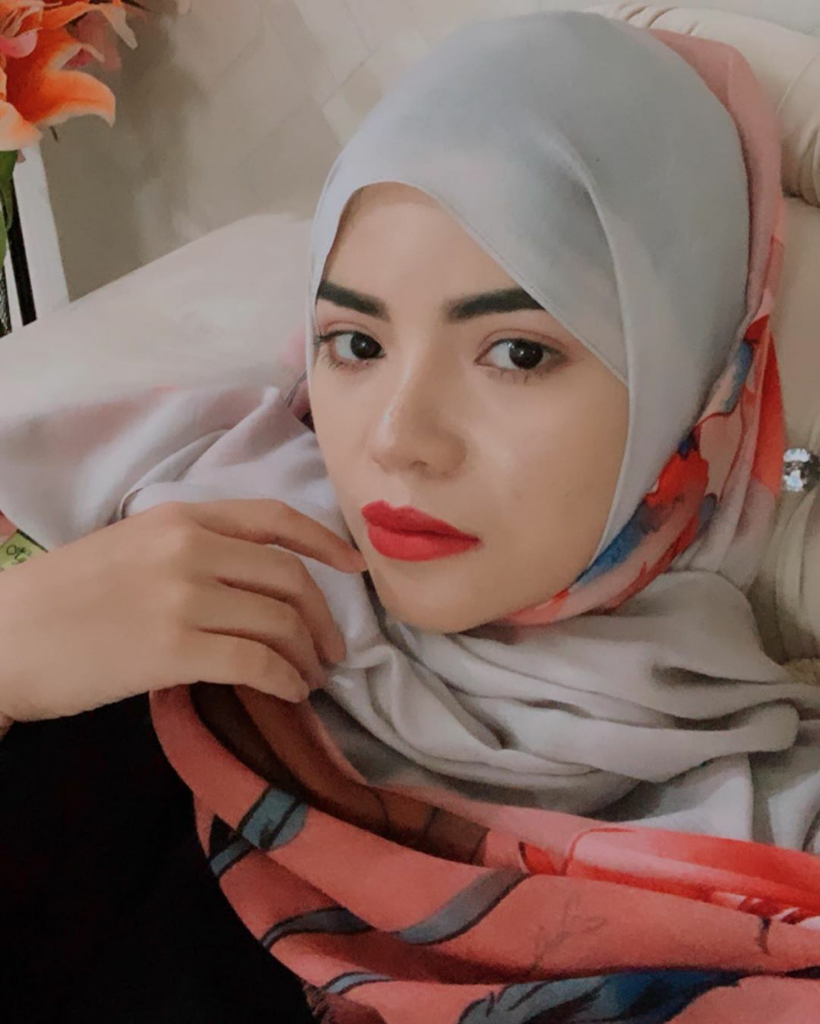 Terlihat Ada Yang Aneh! Dinar Candy Pake Jilbab Saat Buka Bersama Anak Yatim Piatu