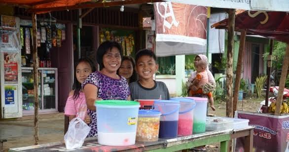 Berbuat Baik Dengan Membeli Dagangan Mereka