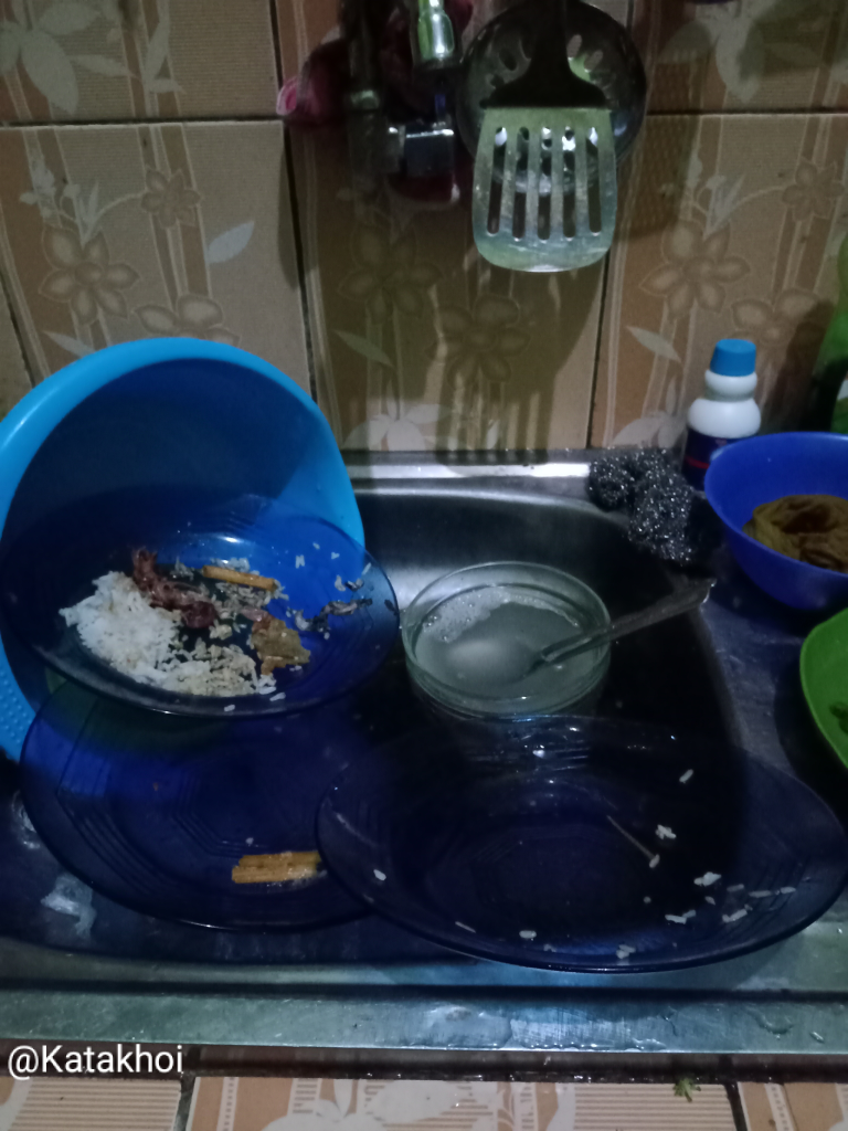 Berbuat Kebaikan Dengan Melakukan Hal-hal Kecil Dan Bermanfaat Di Dalam Rumah