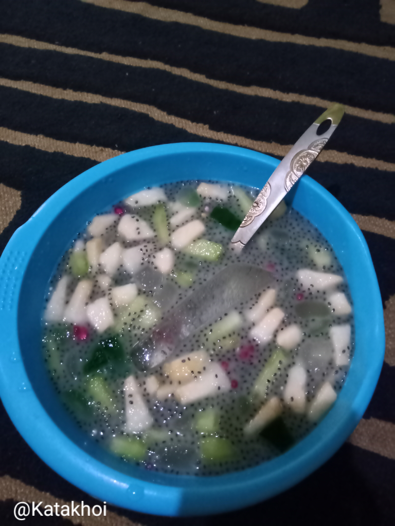 Berbuat Kebaikan Dengan Melakukan Hal-hal Kecil Dan Bermanfaat Di Dalam Rumah
