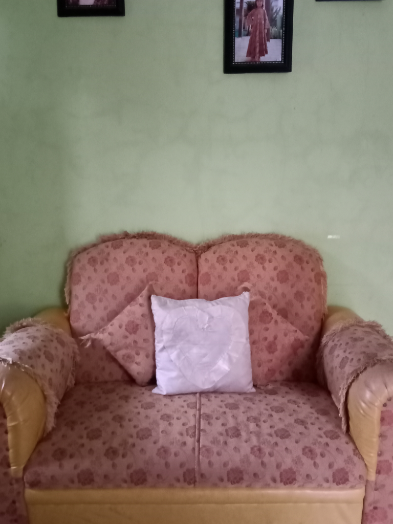 Berbuat Kebaikan Dengan Melakukan Hal-hal Kecil Dan Bermanfaat Di Dalam Rumah