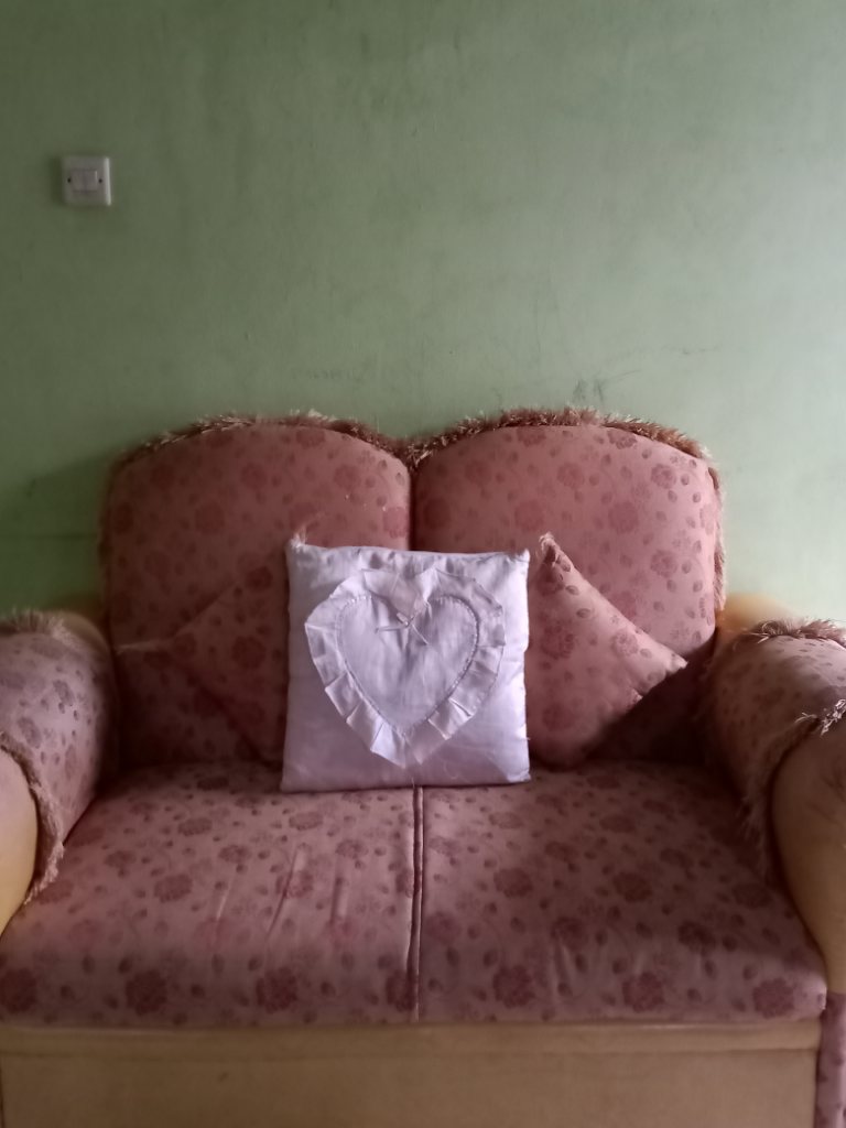 Berbuat Kebaikan Dengan Melakukan Hal-hal Kecil Dan Bermanfaat Di Dalam Rumah