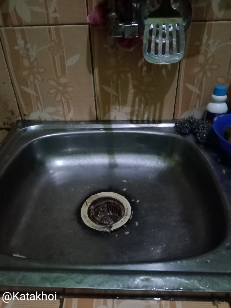 Berbuat Kebaikan Dengan Melakukan Hal-hal Kecil Dan Bermanfaat Di Dalam Rumah