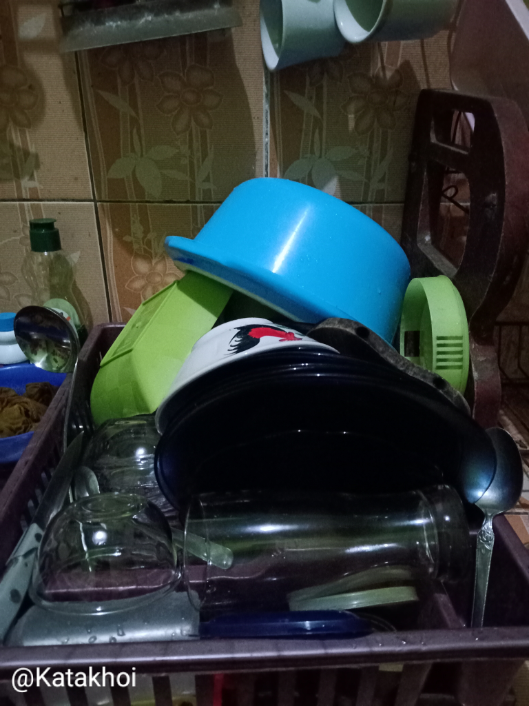 Berbuat Kebaikan Dengan Melakukan Hal-hal Kecil Dan Bermanfaat Di Dalam Rumah
