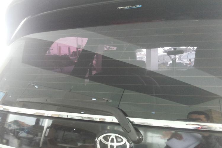 Mengenali Peran Penting Wiper Dan Defogger.Yang Dipasang Pada Kaca Belaakang Mobil