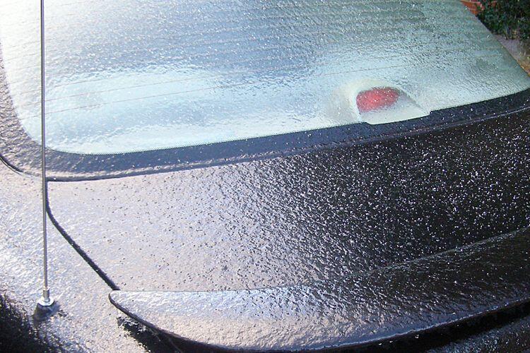 Mengenali Peran Penting Wiper Dan Defogger.Yang Dipasang Pada Kaca Belaakang Mobil