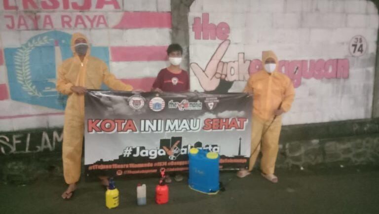 Kreatif, The Jakmania Produksi dan Sediakan Kostum APD