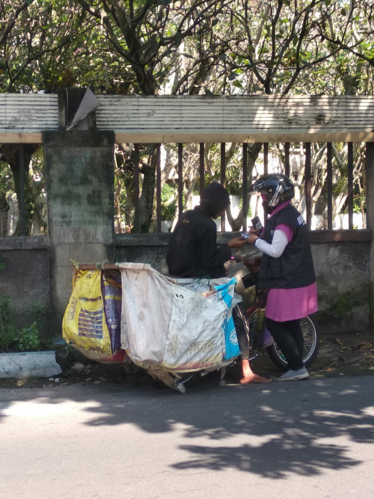 Dermawan Melalui Pekerja Harian