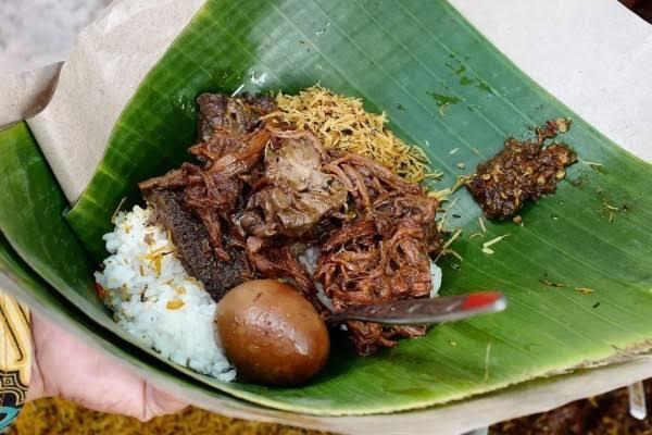 Nasi Anjing vs Nasi Kucing