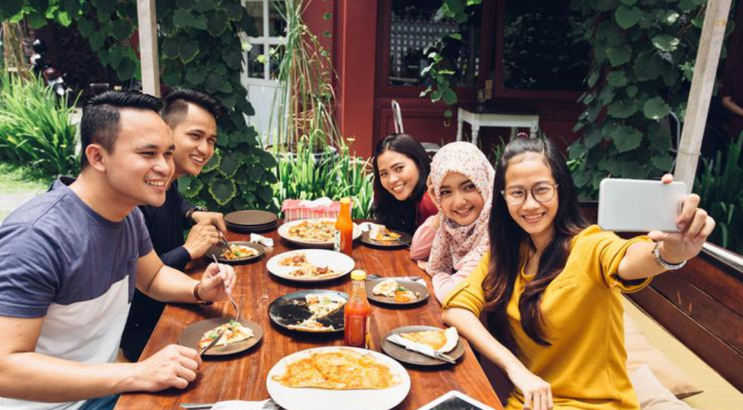 Nekat Bukber di Tengah Pandemi Corona, Siap-Siap Kena Denda Rp 100 Juta