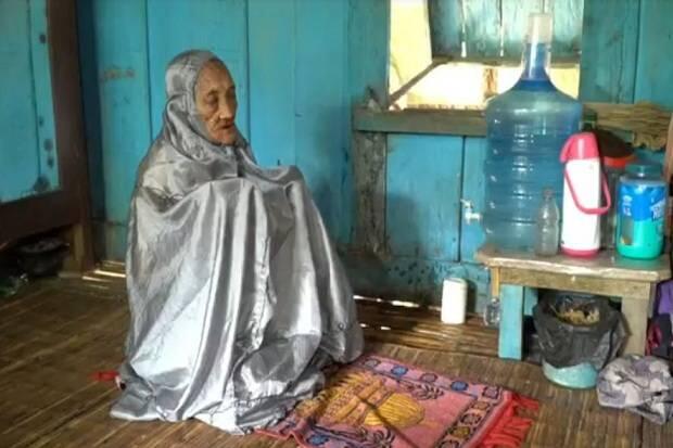 Berusia Seratus Tahun Lebih Nenek Ini Masih Beraktivitas, Ini Rahasianya