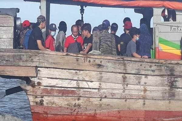 Pulang dari Malaysia, 72 TKI Ilegal Ditelantarkan di Pantai Sungai Ludam Asahan