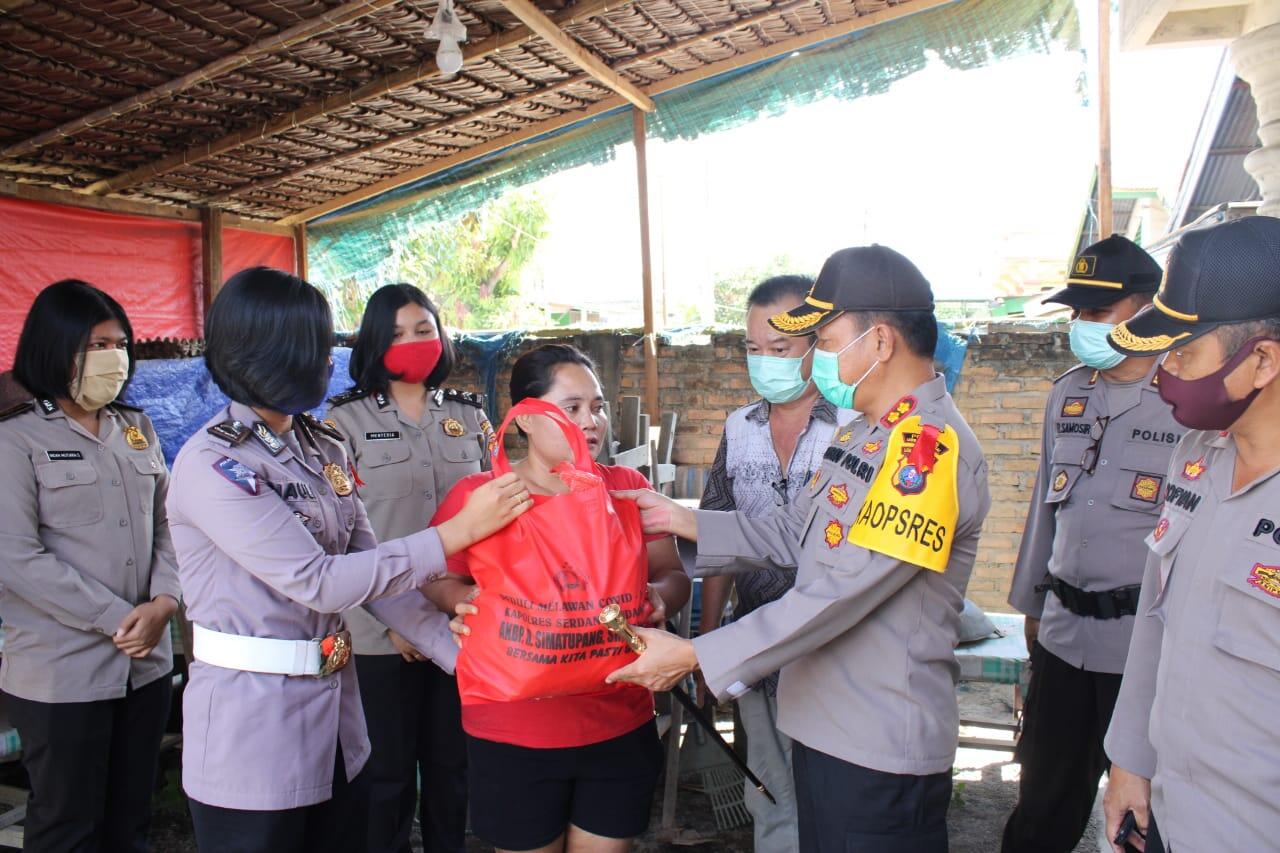 Kabid Humas Poldasu : Polres Sergai Beri Bantuan Kepada Etnis Tiongha
