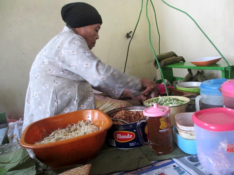 8 Tempat Pilihan Lontong Tahu Khas Blora, Rasanya Jadi Pengen Pulang Kampung