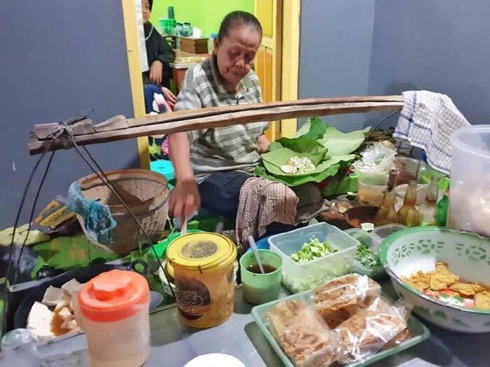 8 Tempat Pilihan Lontong Tahu Khas Blora, Rasanya Jadi Pengen Pulang Kampung