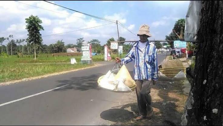 Ucapan Terimakasih dari Penjual Kerajinan Bambu Keliling yang Menggugah Hati