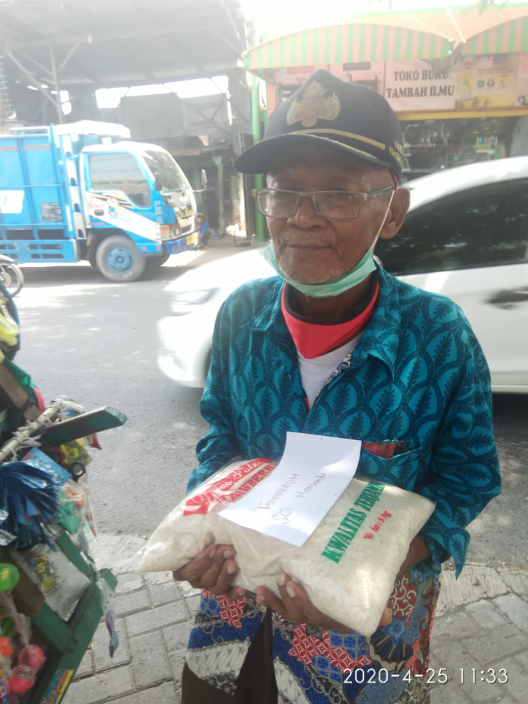 Gak Punya Duit? Tenang, Masih Bisa Sedekah, Kok!