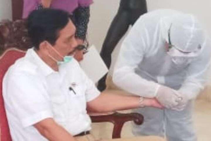 Menko Luhut Jalani Rapid Test Corona, Hasilnya Negatif