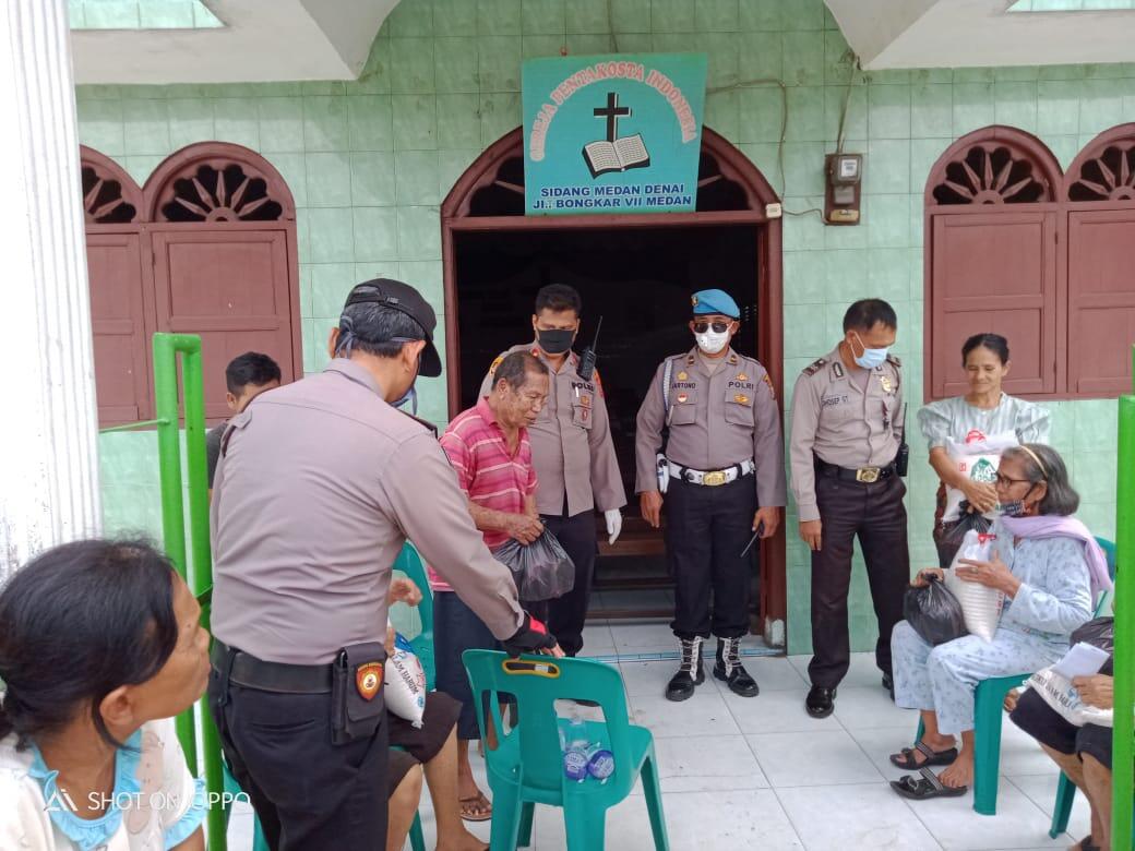 Polsek Medan Area Berbagi Kasih Kepada Warga Kecamatan Medan Denai