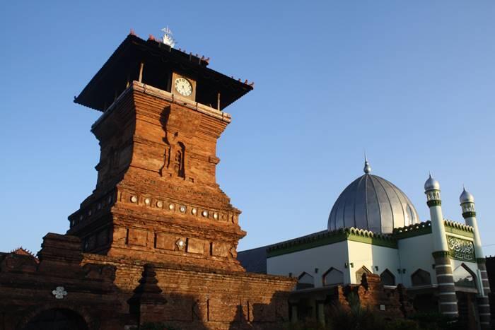 7 Masjid Wisata Religi di Indonesia, Kunjungi Sekarang dengan Cara Mengkhayal!