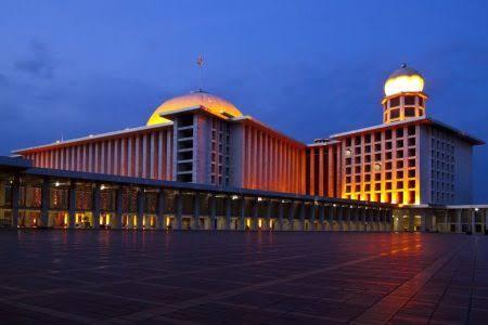 7 Masjid Wisata Religi di Indonesia, Kunjungi Sekarang dengan Cara Mengkhayal!