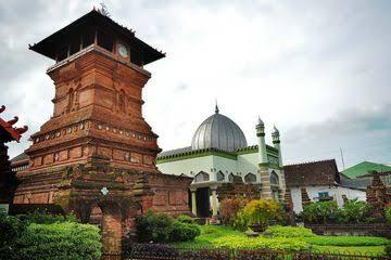 7 Masjid Wisata Religi di Indonesia, Kunjungi Sekarang dengan Cara Mengkhayal!