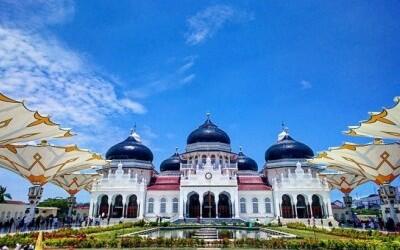 7 Masjid Wisata Religi di Indonesia, Kunjungi Sekarang dengan Cara Mengkhayal!