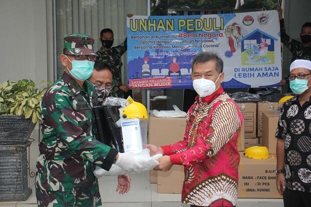 Unhan Peduli Corona, Laksda TNI Octavian Serahkan APD ke RSUD Cibinong