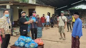 Fantastis banget nih!! pemulung membagikan sembako di saat pandemik Covid-19