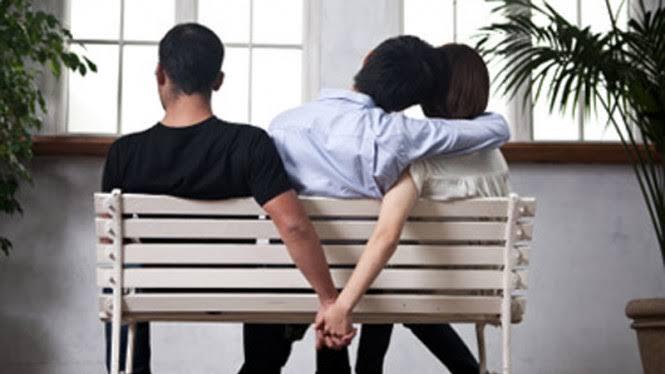 Cinta dan Tikungan Sahabat