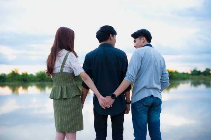 Cinta dan Tikungan Sahabat