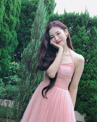 9 Fashion Style Ala Arin Oh My Girl, Simpel Nan Menawan!