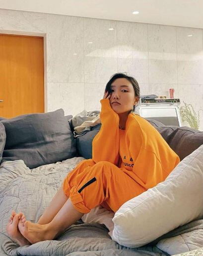 9 Inspirasi Gaya Kasual Ala Hwasa MAMAMOO