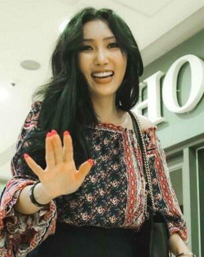 9 Inspirasi Gaya Kasual Ala Hwasa MAMAMOO