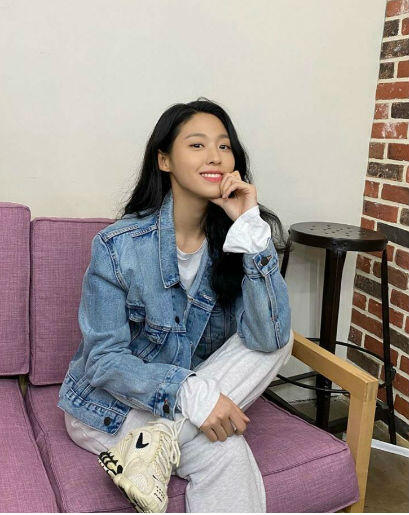 10 Inspirasi OOTD Kasual Ala Seolhyun AOA, Kece Dan Gampang Ditiru!