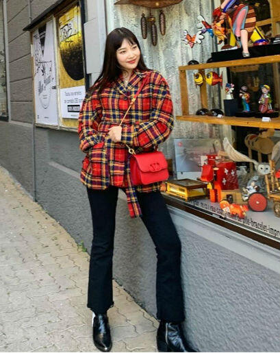 10 Inspirasi OOTD Ala Joy Red Velvet Yang Selalu Simple Dan Kece